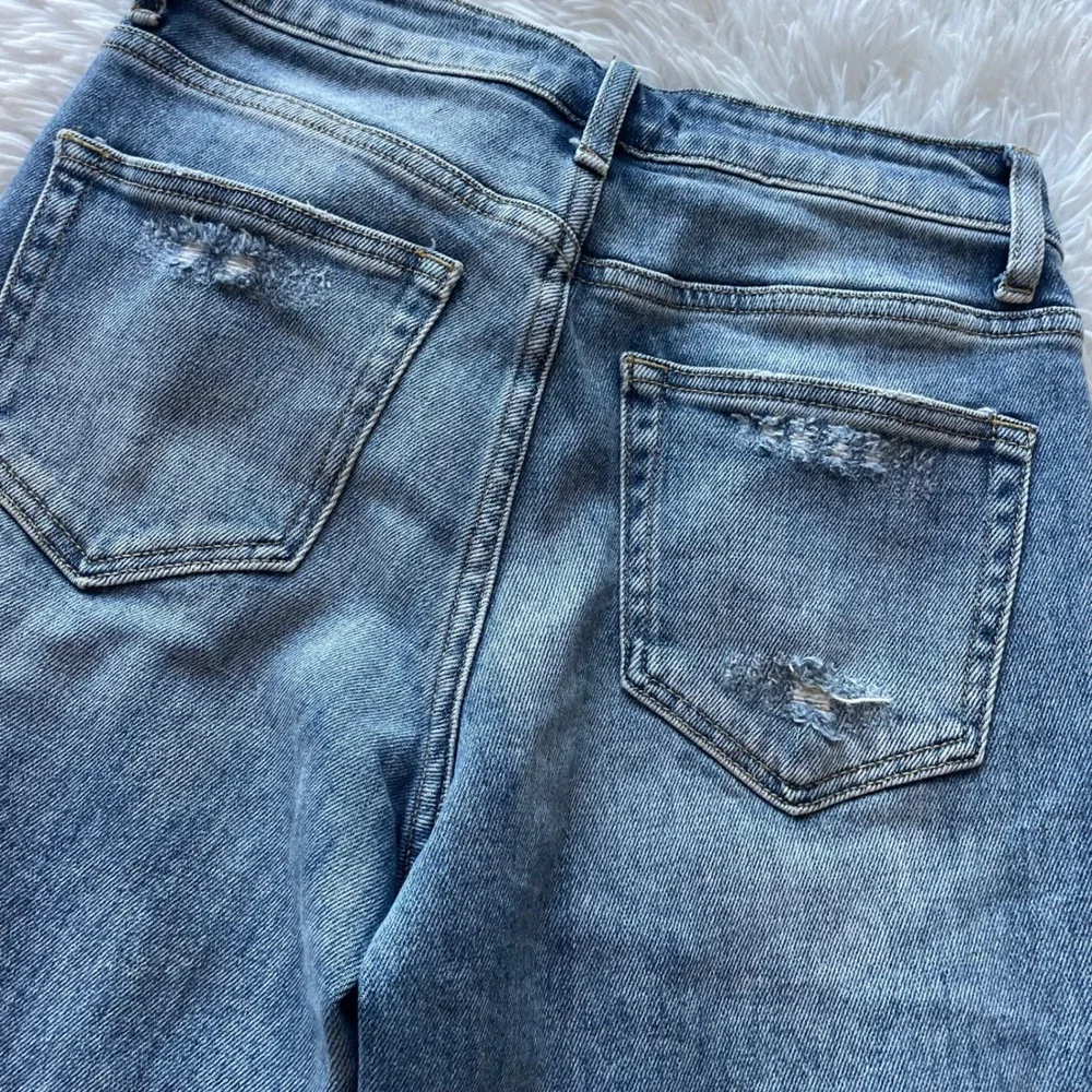 Vervet by Flying Monkey Dreamland Distressed Boyfriend‎ Jeans